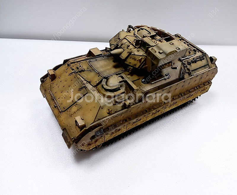 1/35 M2 브래들리 프라모델 완성작 판매합니다.--1