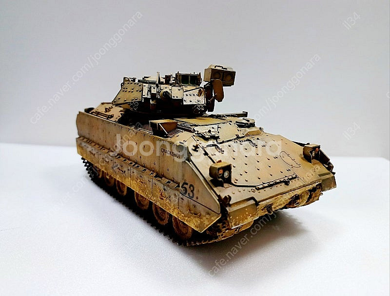 1/35 M2 브래들리 프라모델 완성작 판매합니다.--0