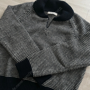 낫띵리튼 Caron stripe jumper (새상품)