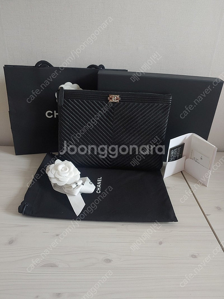 샤넬 보이 쉐브론 캐비어 클러치 뉴미듐 은장--0