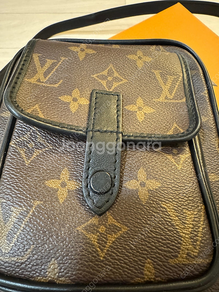 루이비통 모노그램 웨어러블 월릿 크로스백 팝니다 M69404--3