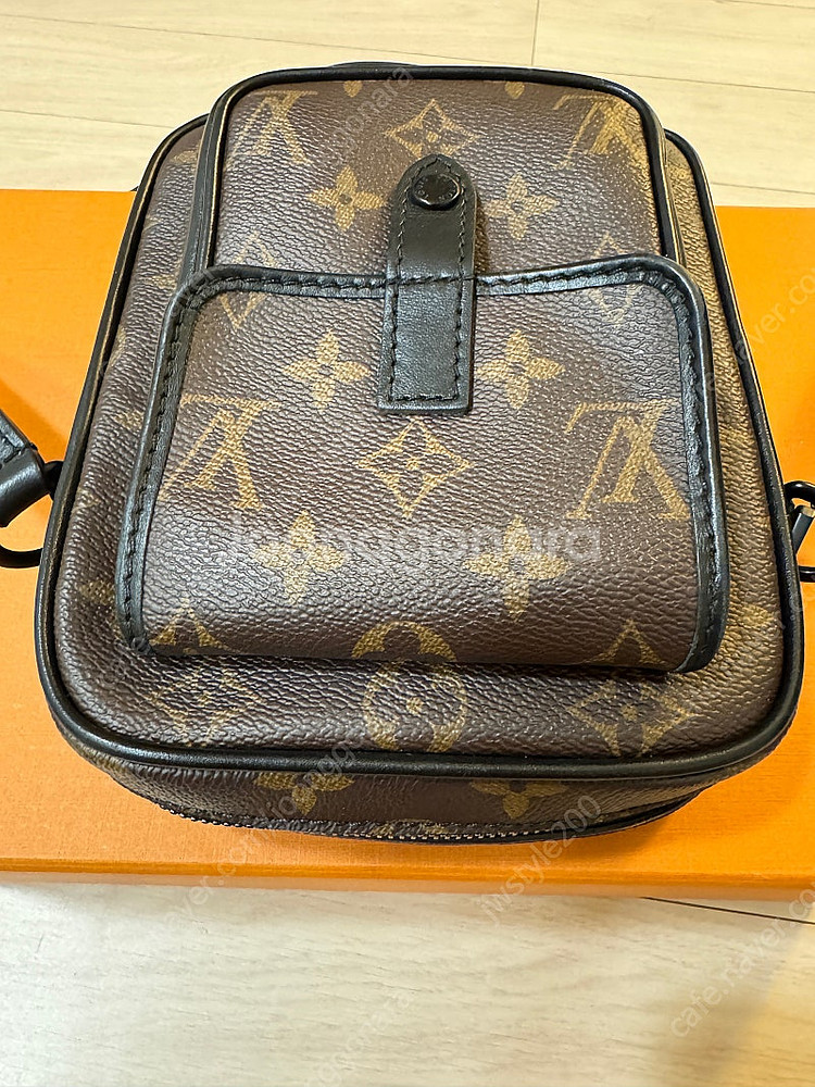 루이비통 모노그램 웨어러블 월릿 크로스백 팝니다 M69404--7