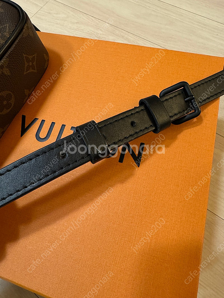 루이비통 모노그램 웨어러블 월릿 크로스백 팝니다 M69404--8