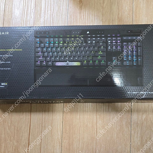 커세어 K70 MAX RGB MGX 마그네틱축 게이밍 기계식 키보드 팝니다