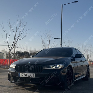 BMW 520i 블랙수트 에디션 중고 520i 중고차 2022년형 32,225km 520i M 스포츠 중고차량