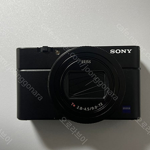 SONY RX100M7 판매합니다.(가죽 케이스, 배터리 4개, 충전기, vlog용 그립 포함)