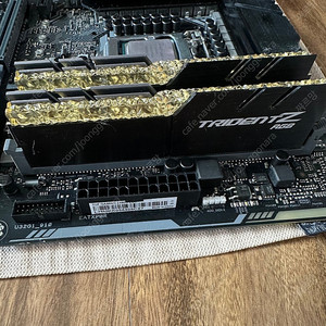 [팝니다] (각개, 일괄) I9-10900KF / Z490-TUF / 지스킬 DDR4 32G(16G*2) / 시소닉 GM850