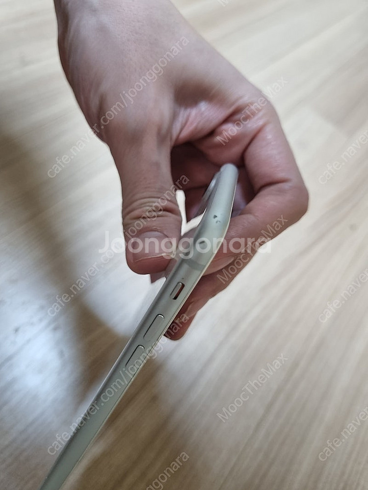 아이폰8플러스 뒷면 파손 제품--1