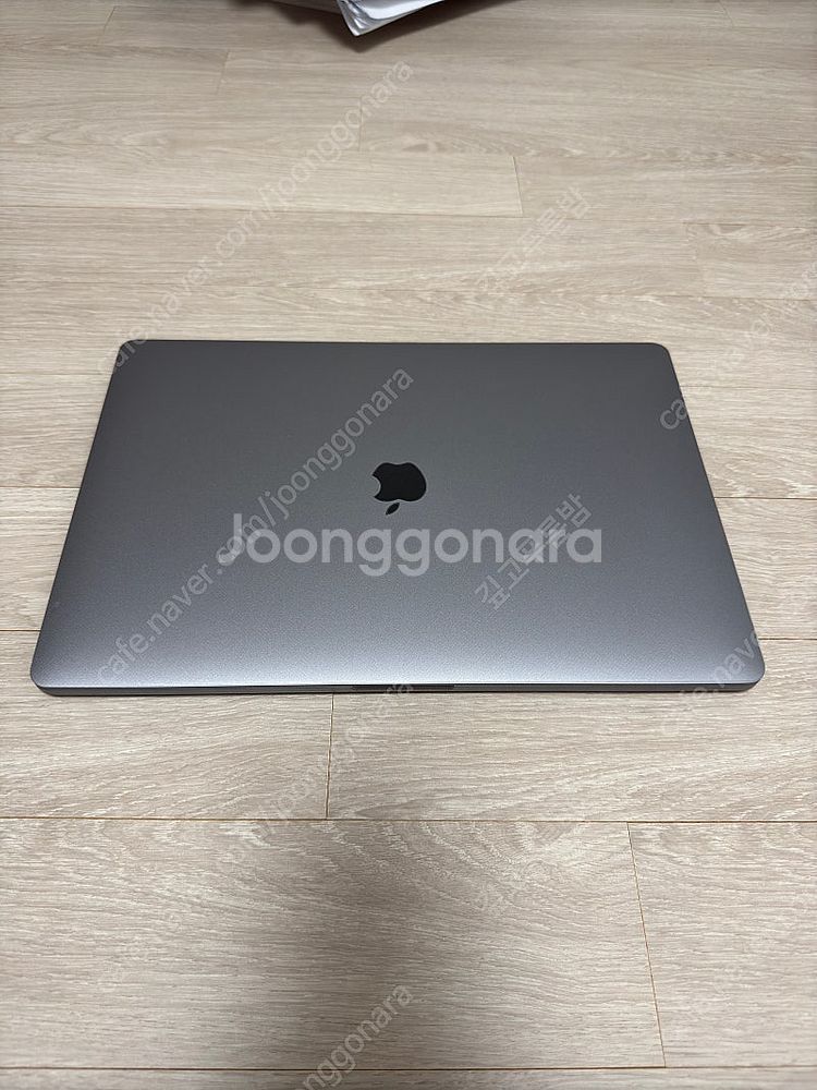 맥북프로 2019년형 16인치 터치바--0