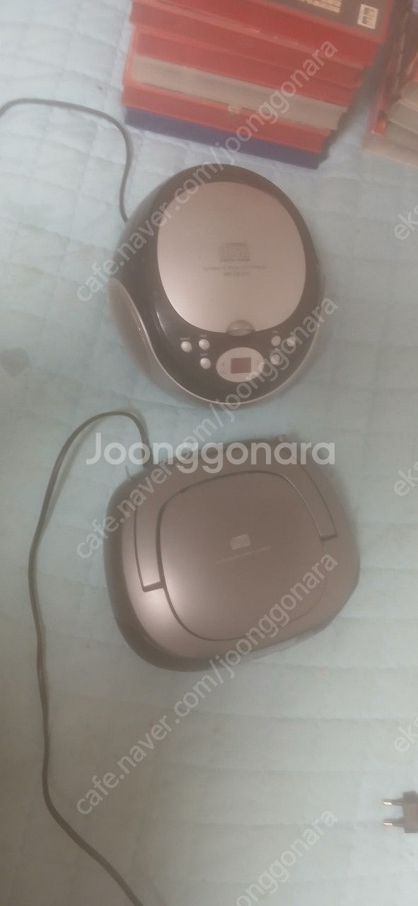 음악 CD 플레이어 2개에 택포 2만원--0