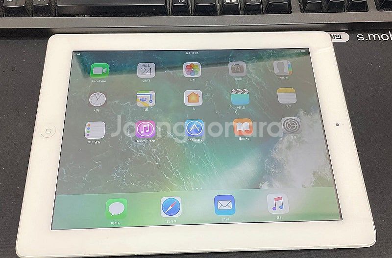 아이패드4 WIFI 화이트 16GB 상태좋은 중고4만팝...--2