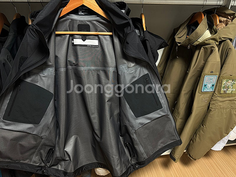 아크테릭스 리프 알파 자켓 GEN 2.2 블랙 팝니다--4
