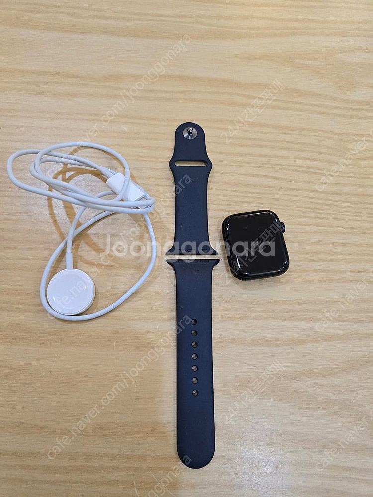 애플워치se2 44mm미드나잇 gps판매합니다--0