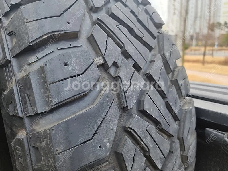 사일룬RT 35x12.5 r17 판매합니다--2