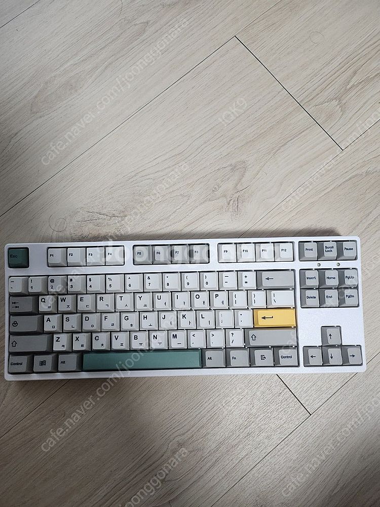 아콘 ak87 rgb 체리갈축 핫스왑 키보드 판매합니다...--0