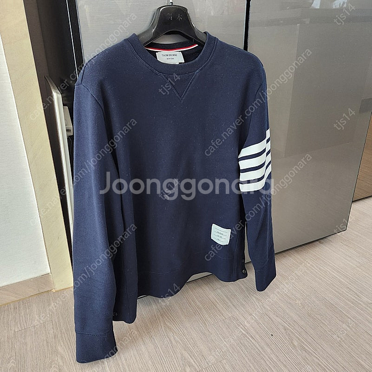 24FW 톰브라운 맨투맨 4사이즈 판매합니다.--1