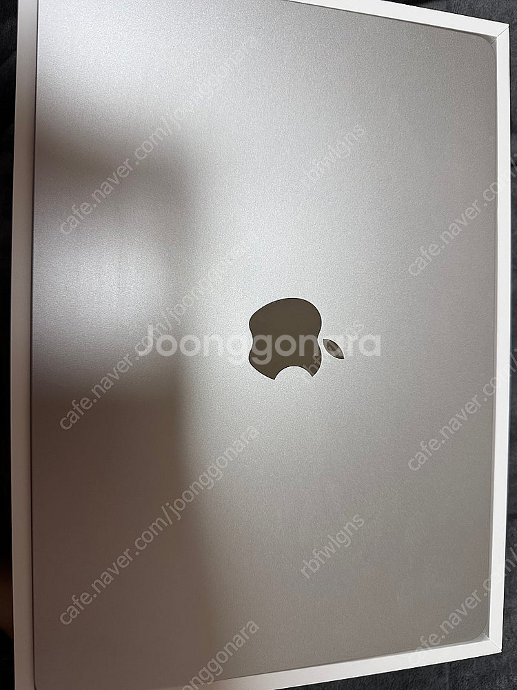 애플 맥북에어 M2 13인치 8GB/256GB 판매합니...--4