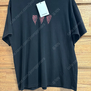 해칭룸 VTG Cartoon Heart Tee Washed Black 판매합니다