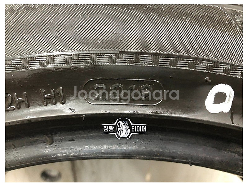 중고타이어 한국타이어 벤투스 S2AS 235/45R17...--5