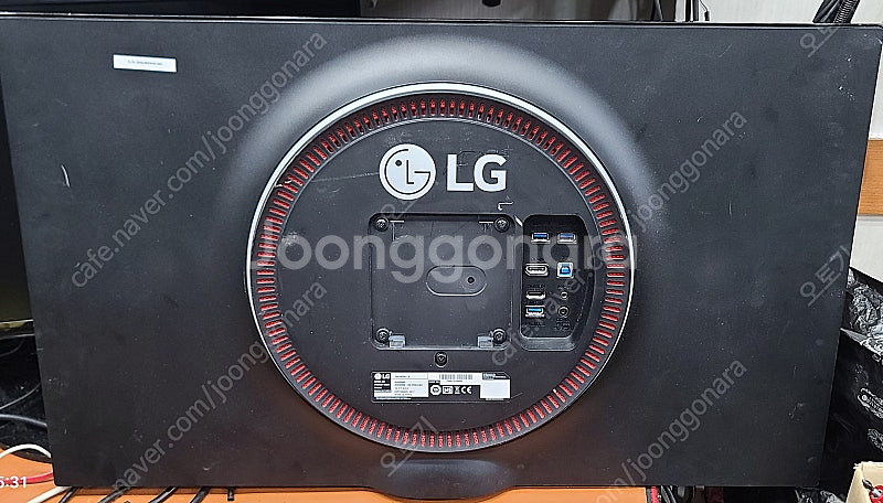 LG 모니터 32GK850G-B 패널 파손 부품용--1