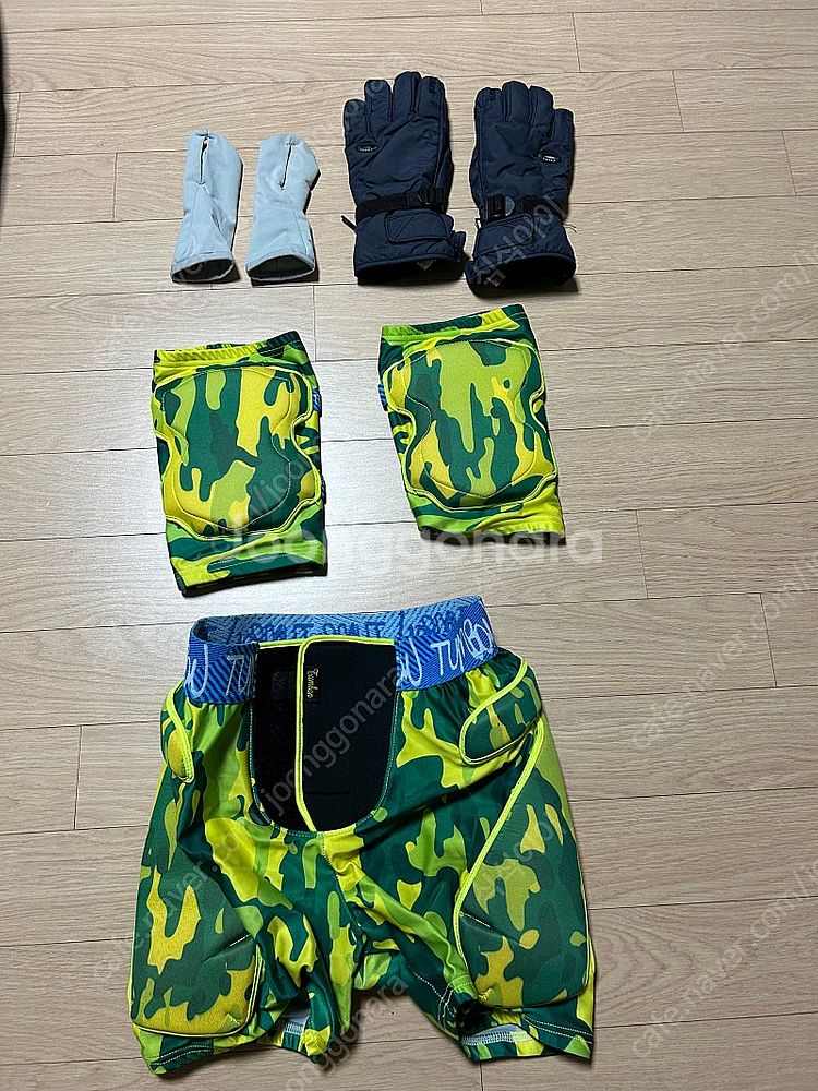 스노우보드 보드복(상하의), 보호대, 장갑--3