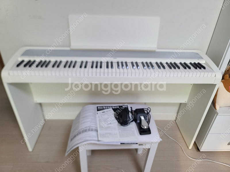 상태좋은 코르그b2 화이트 나무다리(의자 페달포함)--0