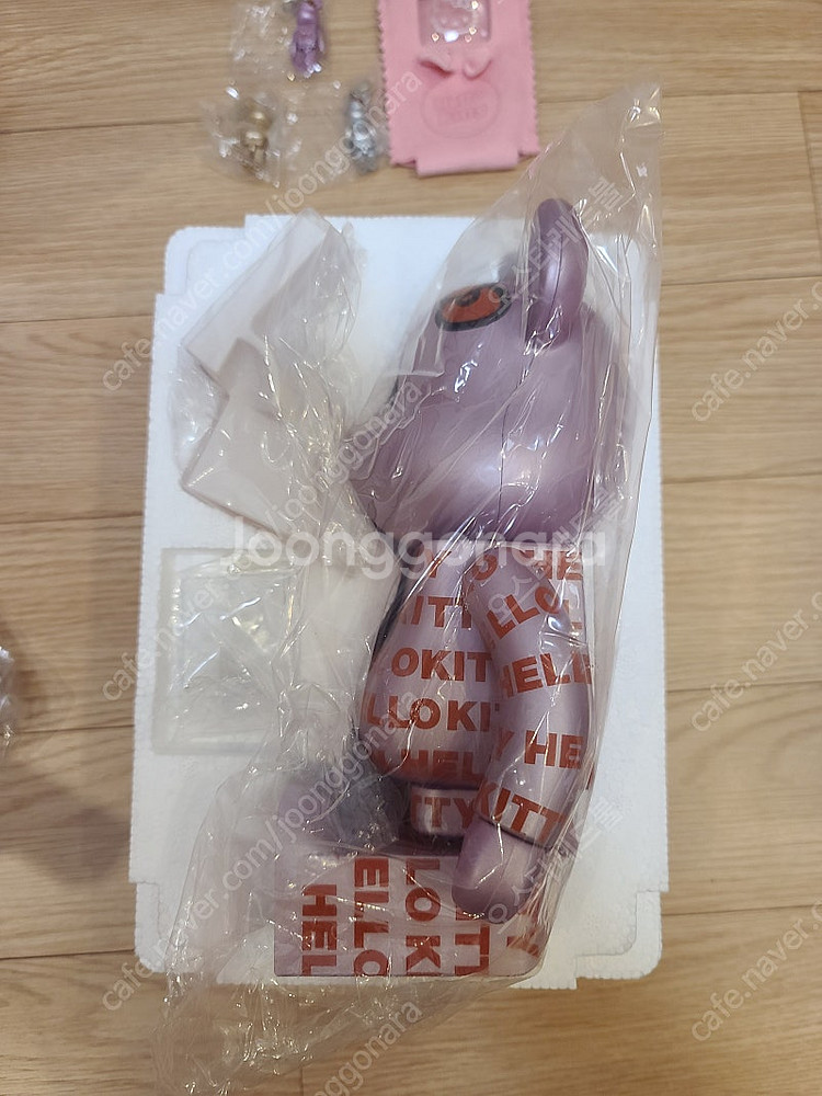 (가격인하)베어브릭 400% 헬로키티 핑크 버전 애플 ...--8