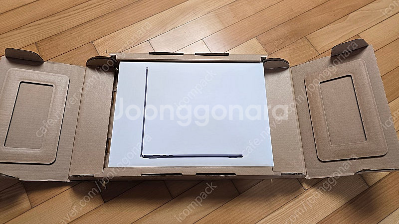 맥북에어15인치 16g 1T M2 애플케어 플러스 팝니...--0