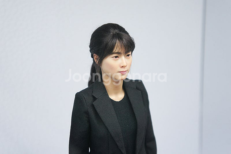 슈미아츠 ZARD 사카이 이즈미 1/6 정장 버젼 피규...--1