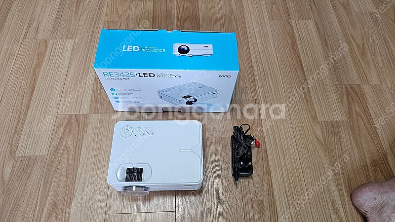 LED 미니 빔프로젝터 새거(9만5000원)팝니다--0