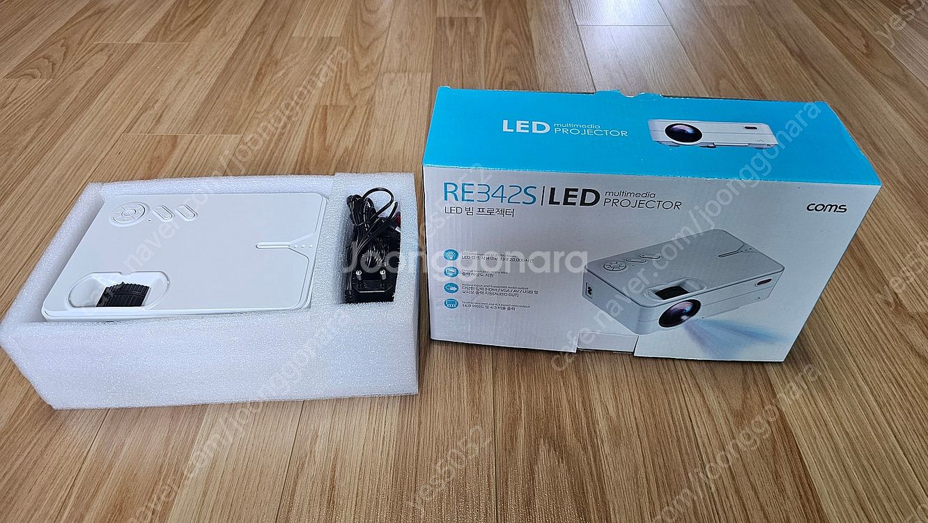 LED 미니 빔프로젝터 새거(9만5000원)팝니다--3