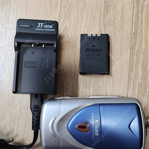 니콘 쿨픽스 2500, 황조지 디카. 빈티지 디카, 스위블