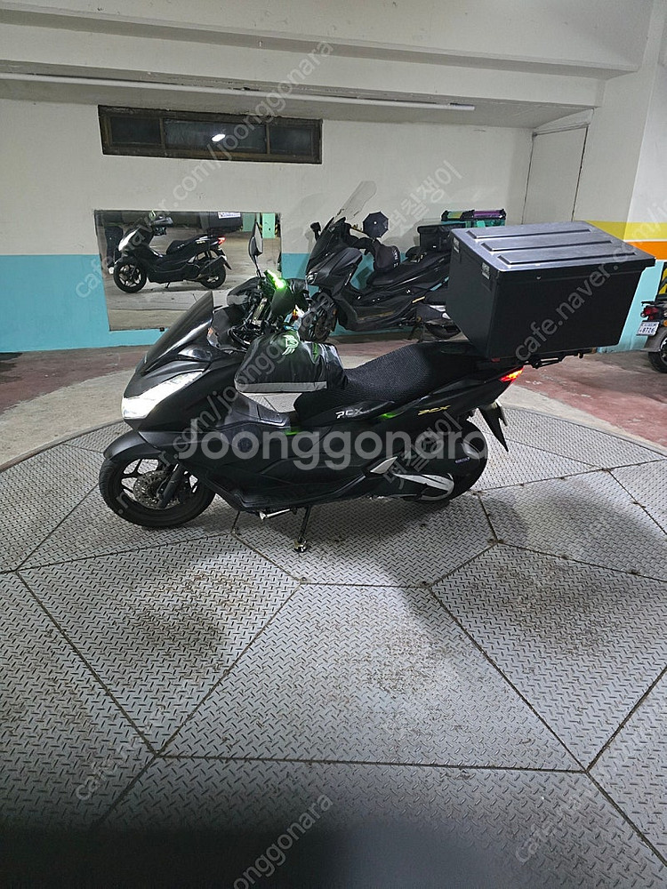 pcx125. abs모델. 21년식 팝니다--1