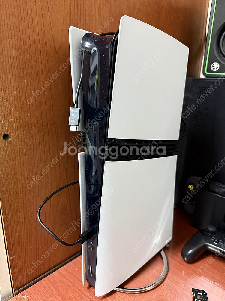 ps5 프로 팝니다. 정품 충전기 + 스텐드 + 정품 ...--0