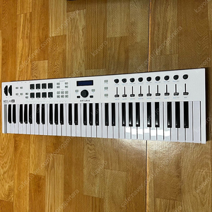 Arturia Keylab Essencial mk2 61마스터키보드 판매합니다(건반)