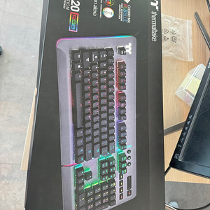 써멀테이크 Level 20 RGB 티타늄 게이밍 키보드 (청축)