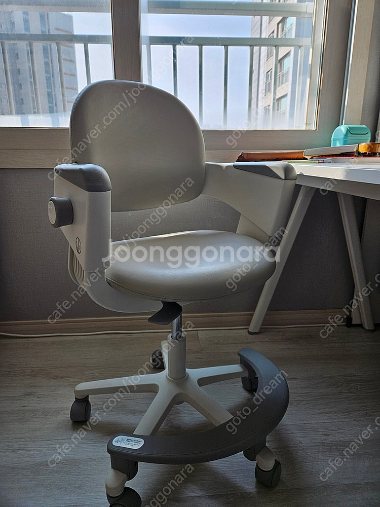 일룸 링고아이 인조가죽 의자 고정중심봉--0