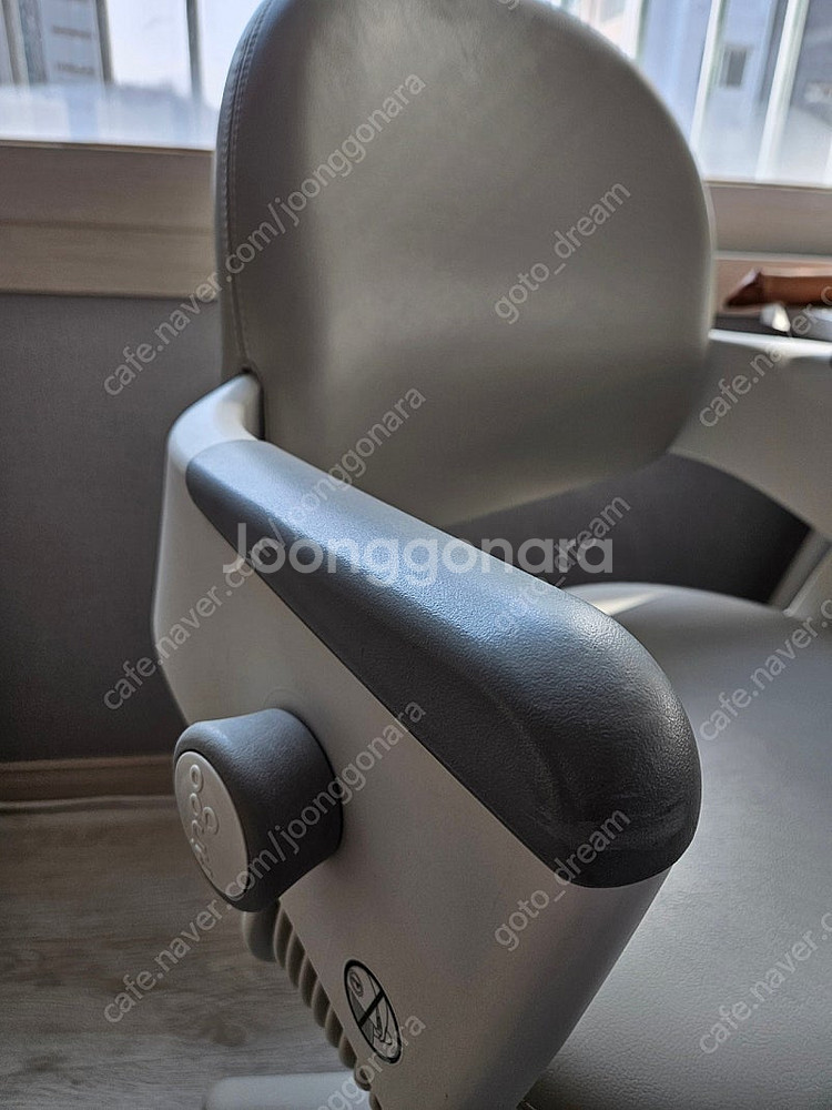 일룸 링고아이 인조가죽 의자 고정중심봉--6