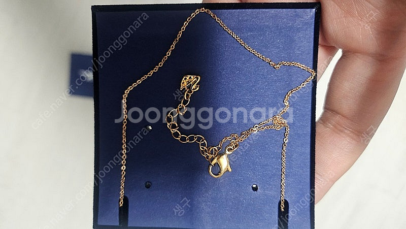 스와로브스키 5204133 목걸이 판매합니다.--1