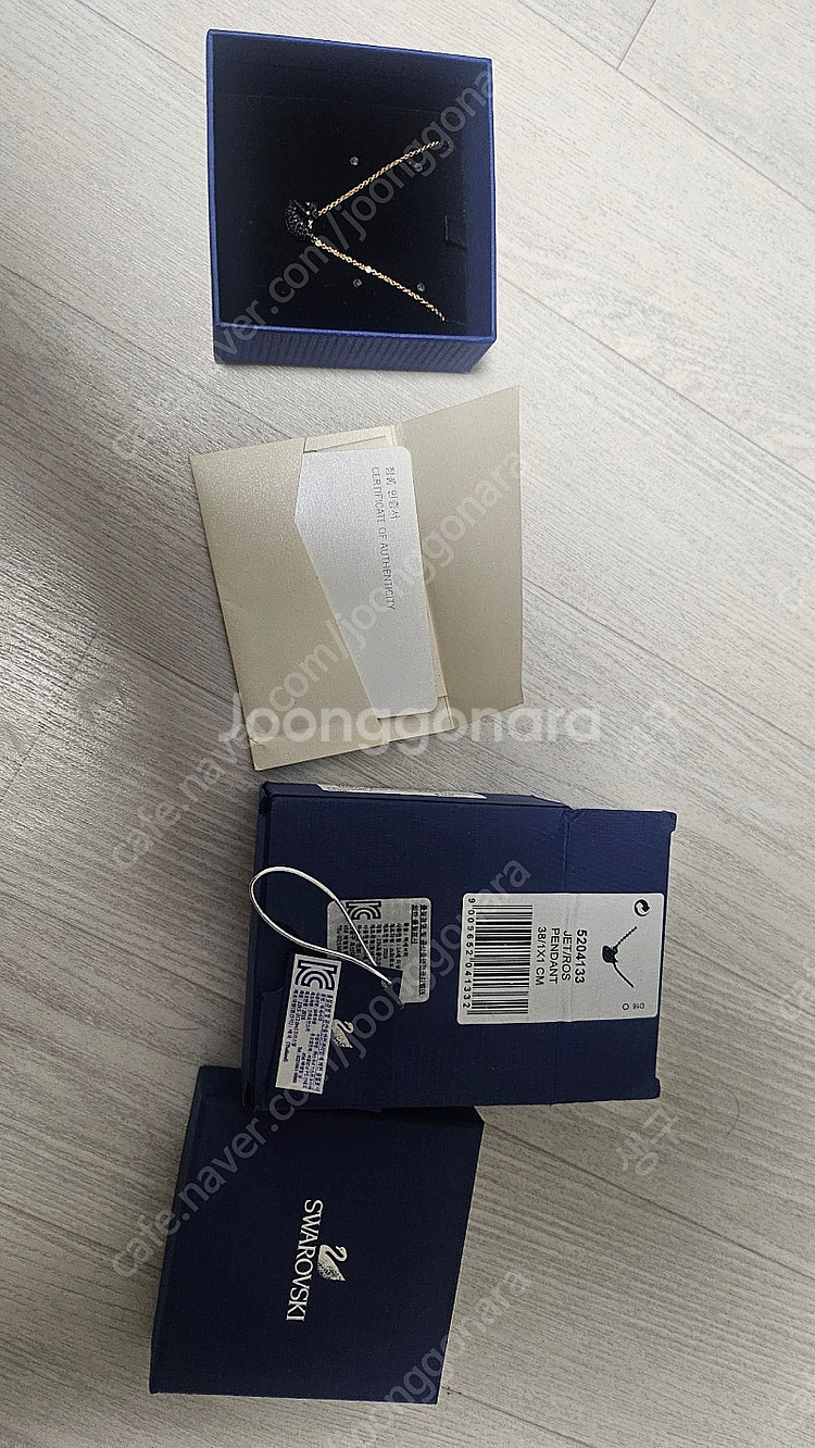 스와로브스키 5204133 목걸이 판매합니다.--3