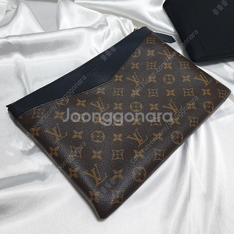 [정품,새상품급] 루이비통 모노그램 데일리 클러치백 블...--1