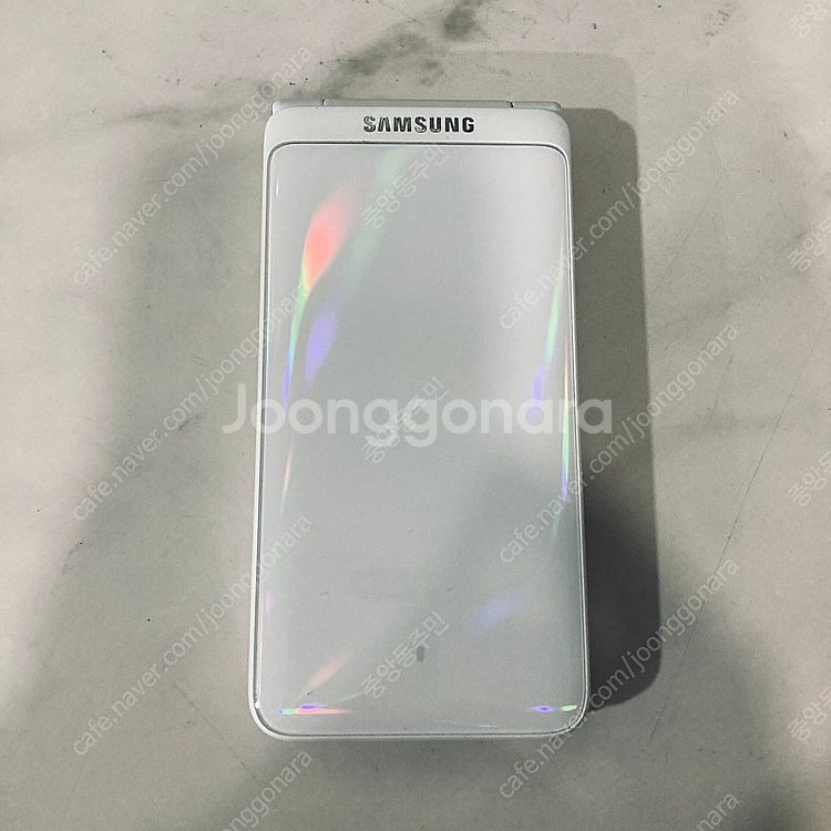 갤럭시 폴더2 화이트 32G 매우깨끗한기기 5만5천원 ...--0
