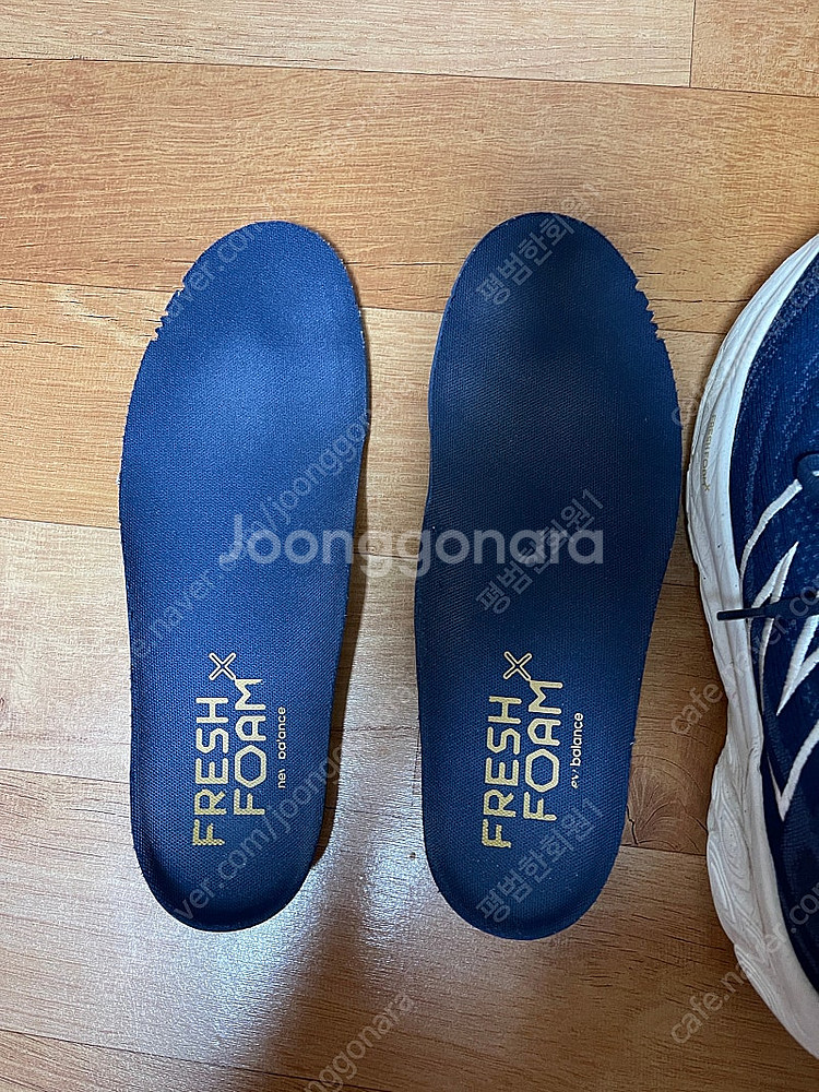 뉴발 1080 v13 255 2e 네이비 싸게 팝니다--1