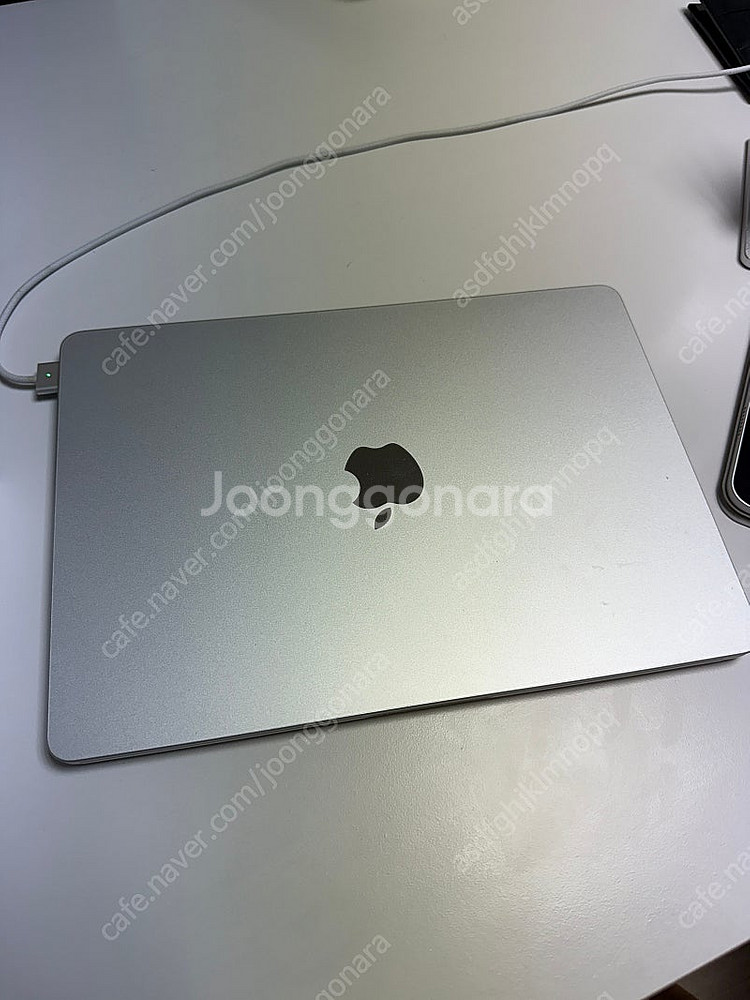 맥북 에어 M2 13인치 램 8GB / SSD 256G...--4