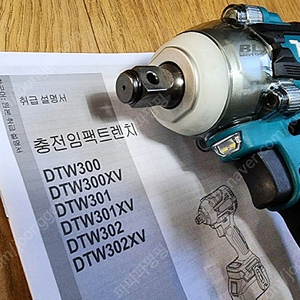 마끼다 18V 충전임팩렌치 DTW300Z 본체만 새상품 국내정품