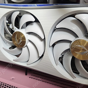 ZOTAC RTX 4080 AMP EXTREME AIRO WHITE 16GB 팝니다.(무상 AS보증 28년 2월까지)