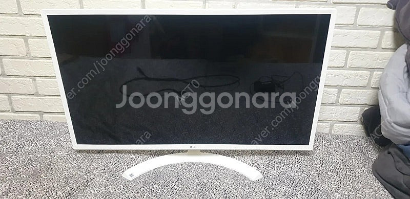LG 32인치 모니터 팝니다.--1