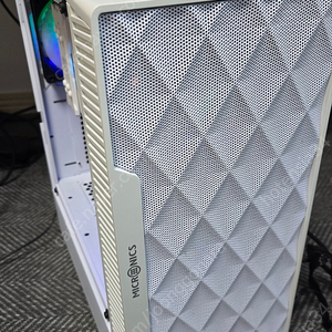 게이밍 3500x, 1660 ram 32 본체 판매 (화이트 에디션)