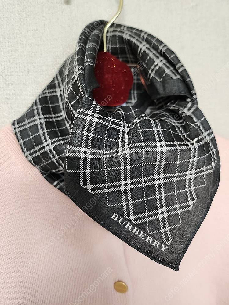 정품.burberry 쁘띠스카프.미사용. 텍스티커 그--0