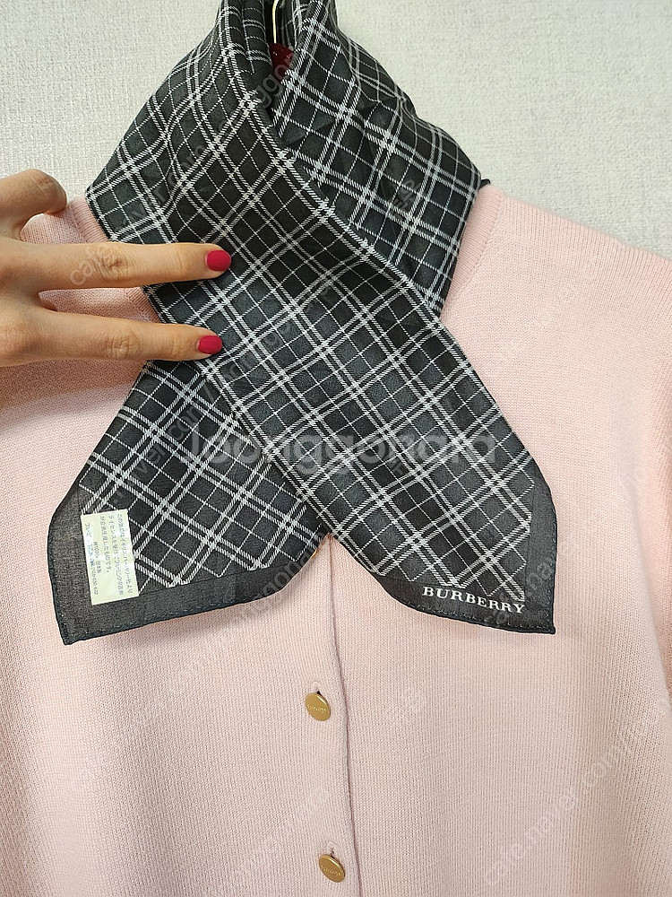 정품.burberry 쁘띠스카프.미사용. 텍스티커 그--3